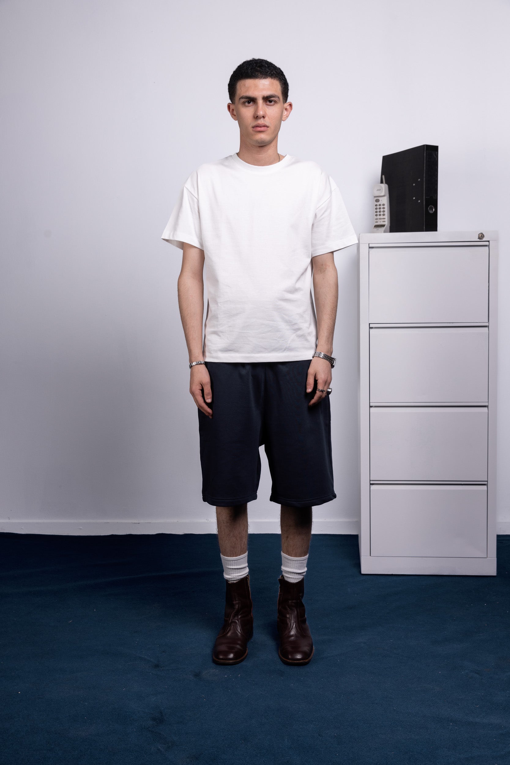 front [color : white ]