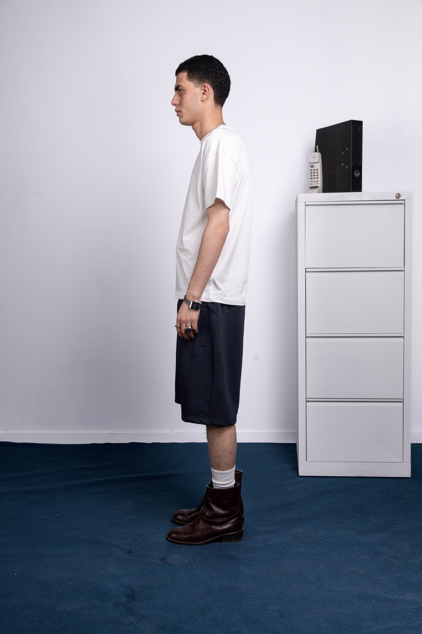 front [color : white ]