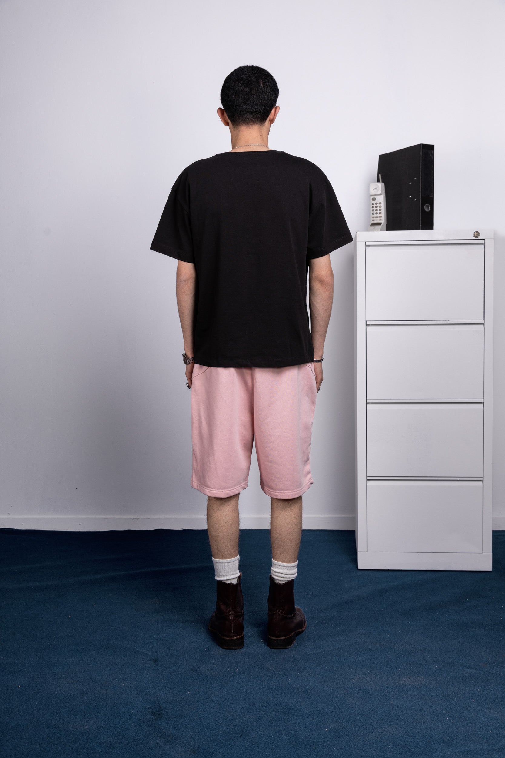 front [color : black ]