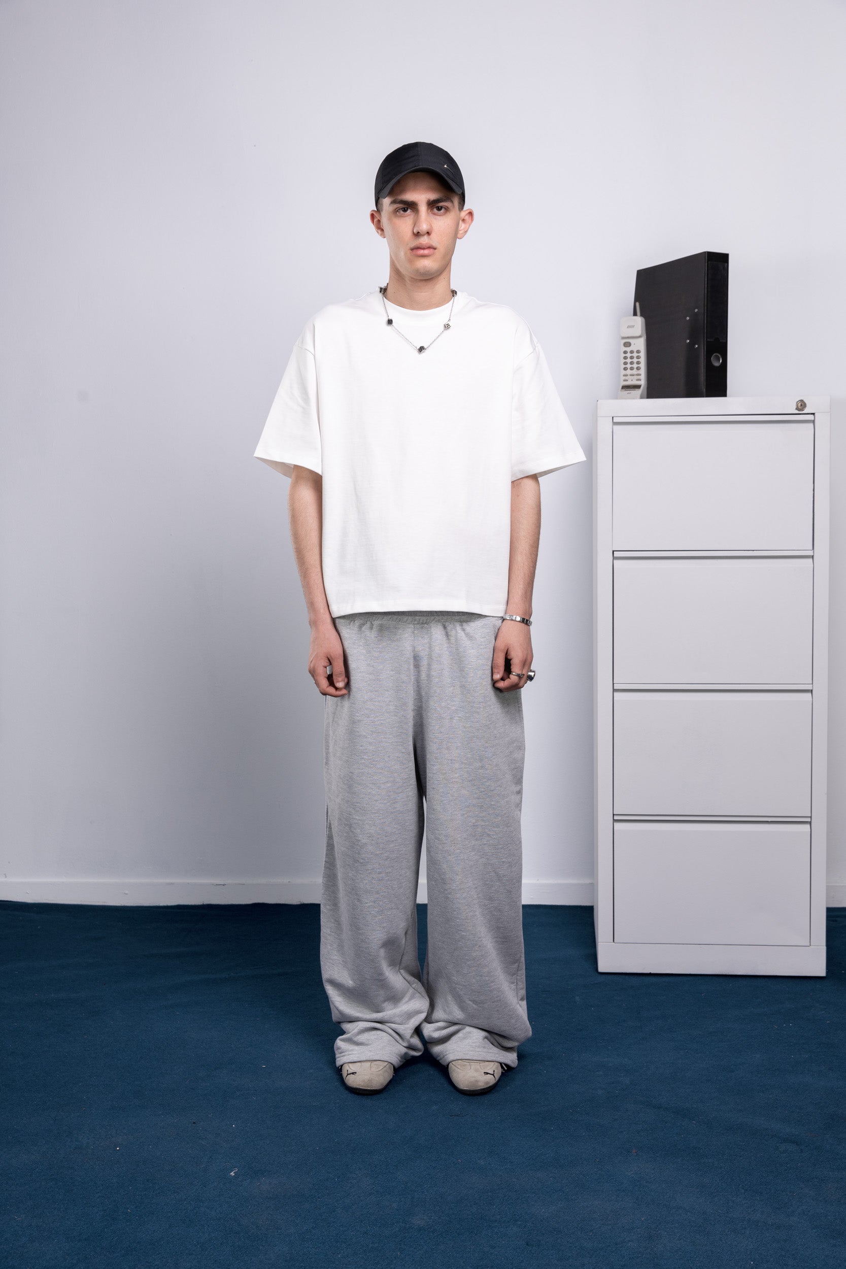 front [color : white ]
