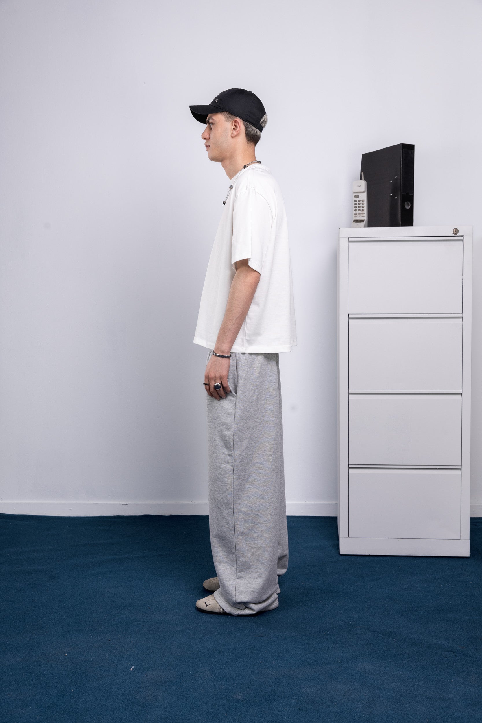 front [color : white ]