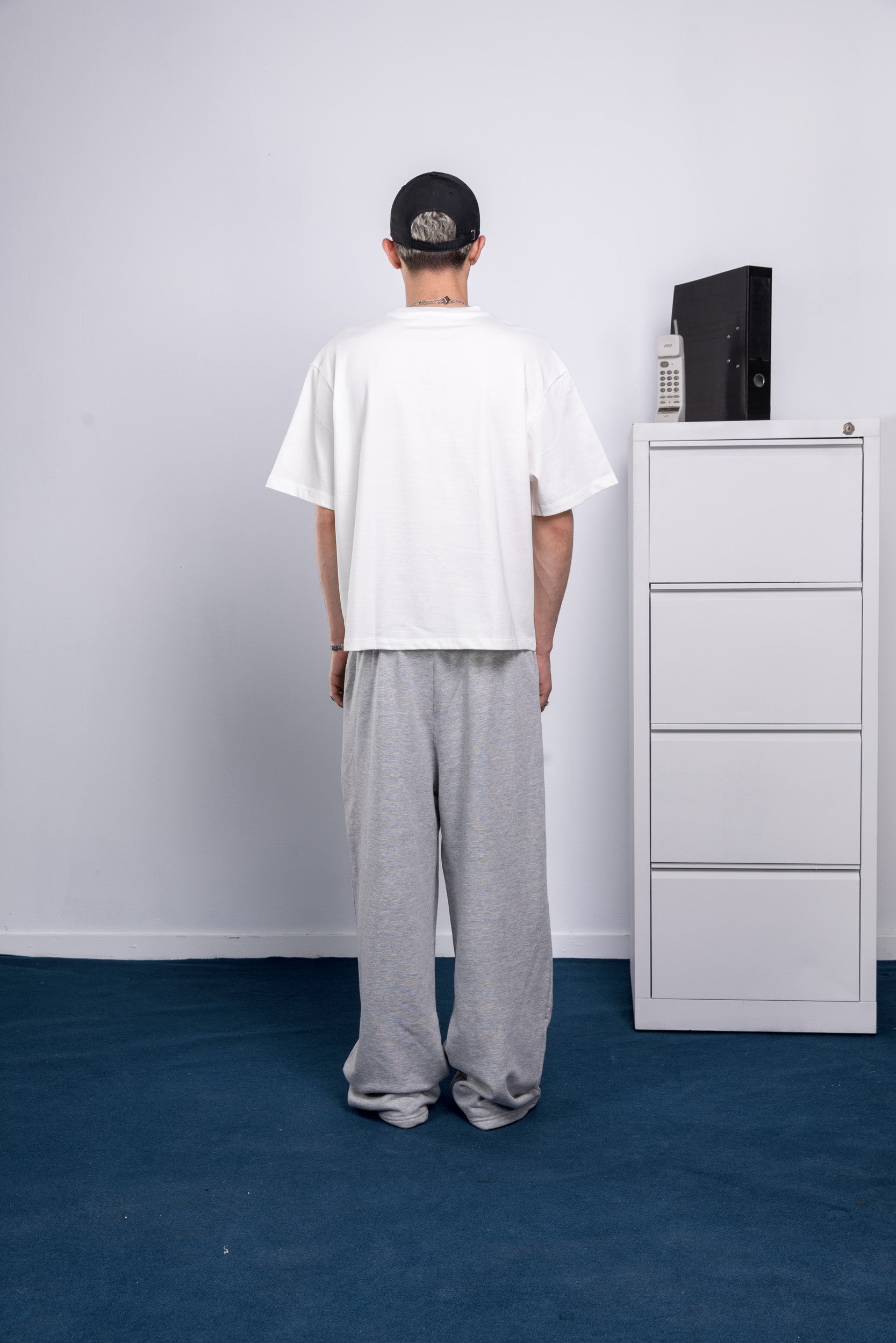 front [color : white ]