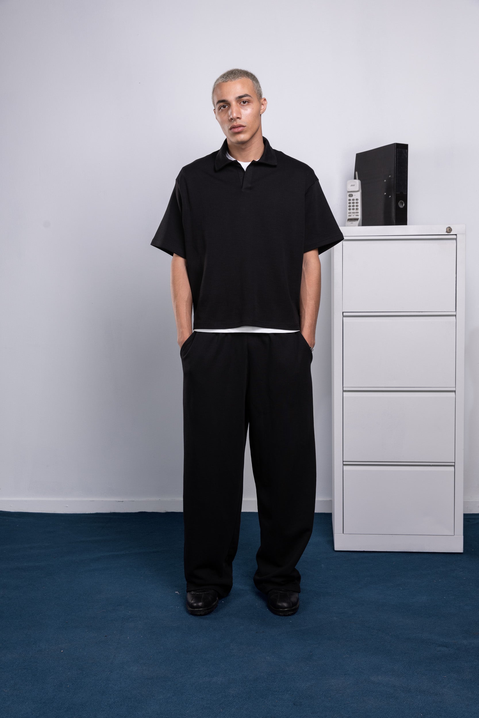 front [Color: black]