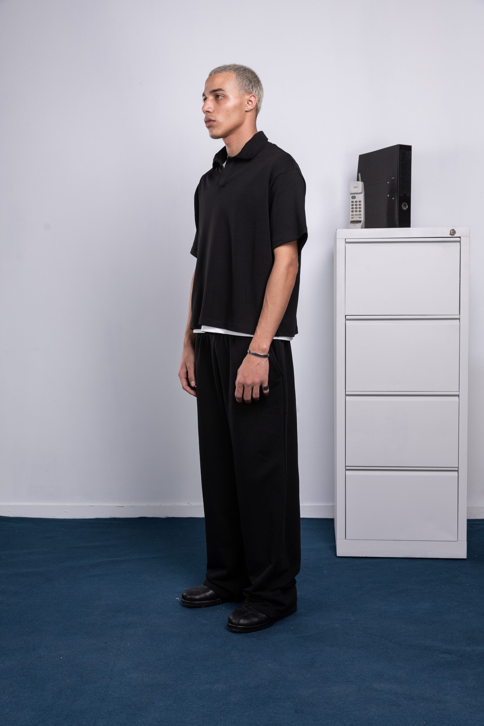 front [Color: black]