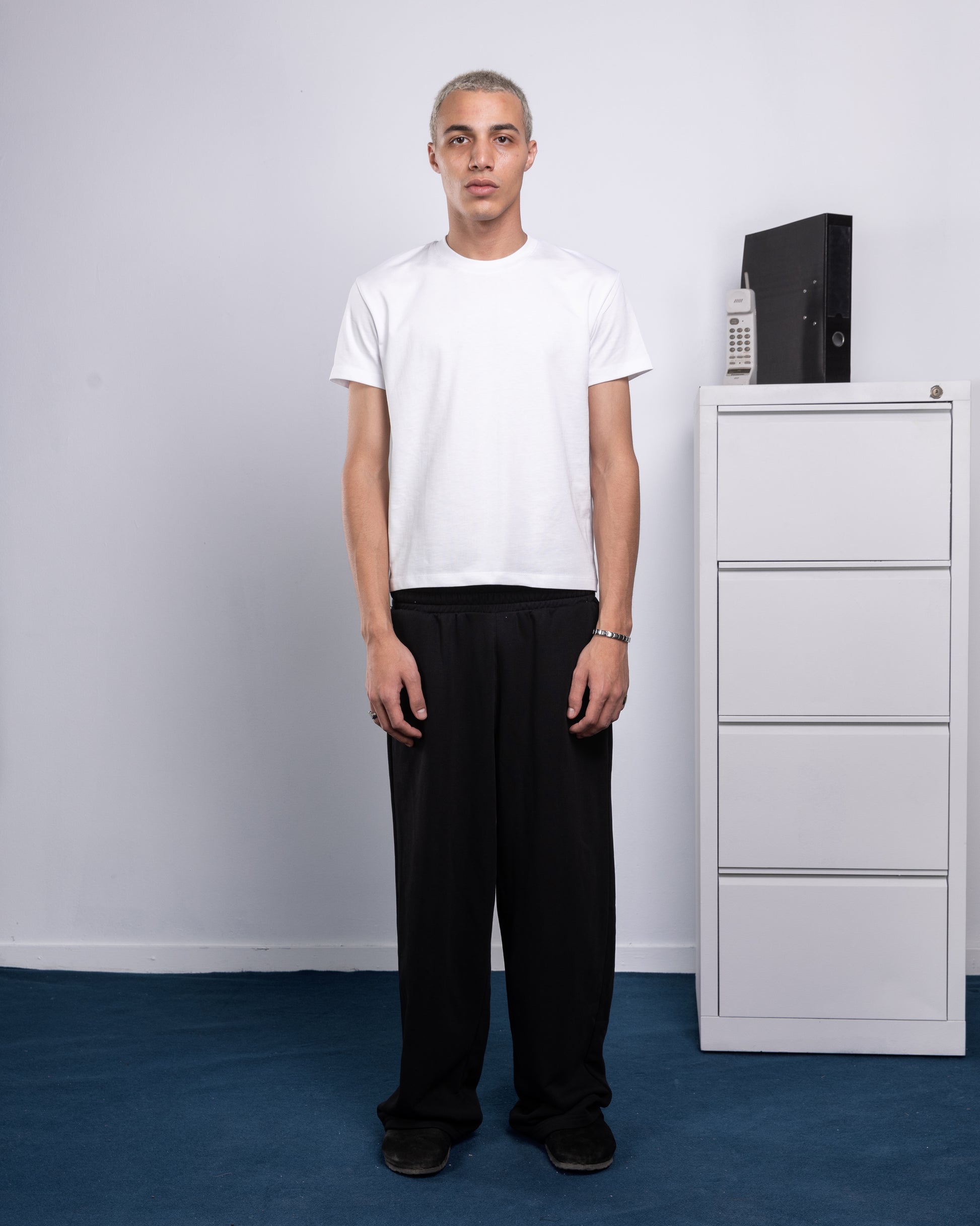 front [color : black]