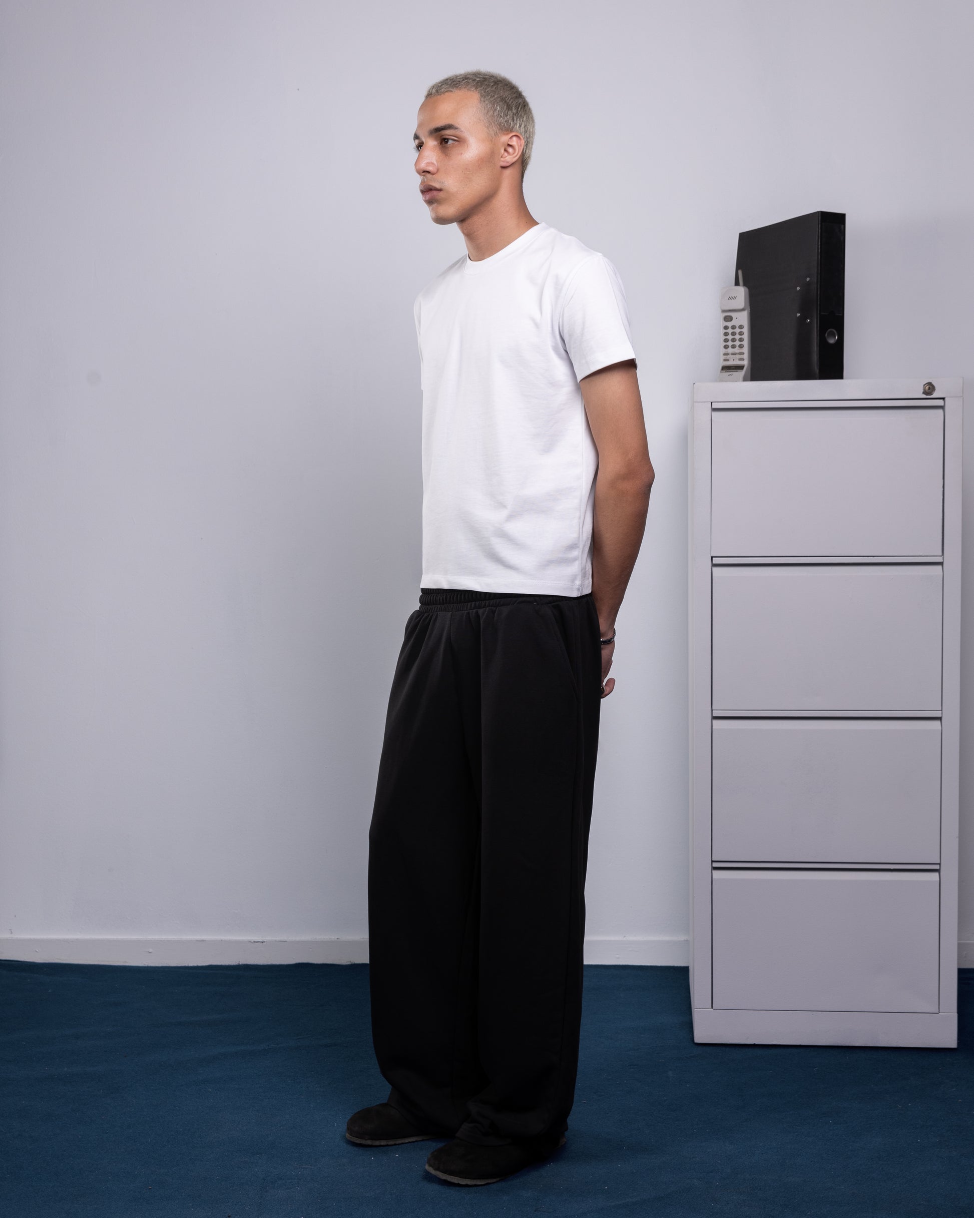 front [color : black]