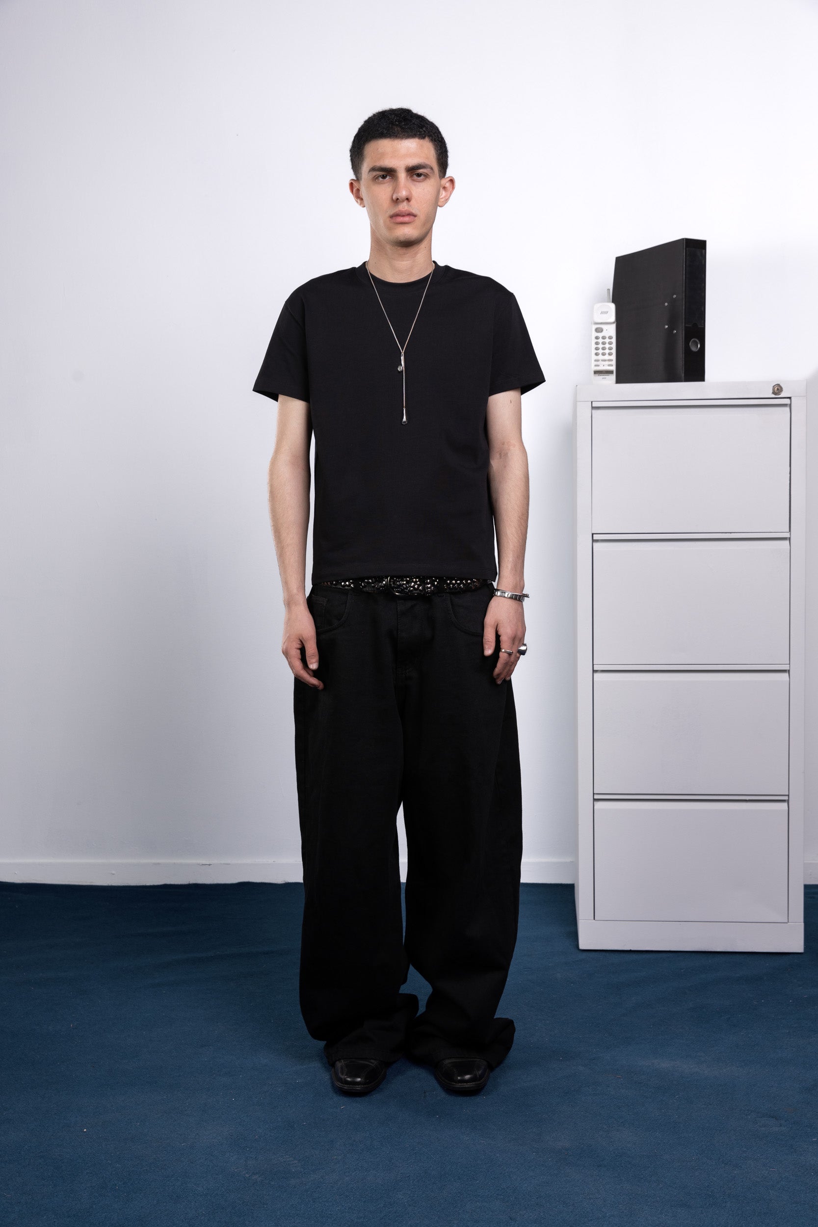front [color : black ]
