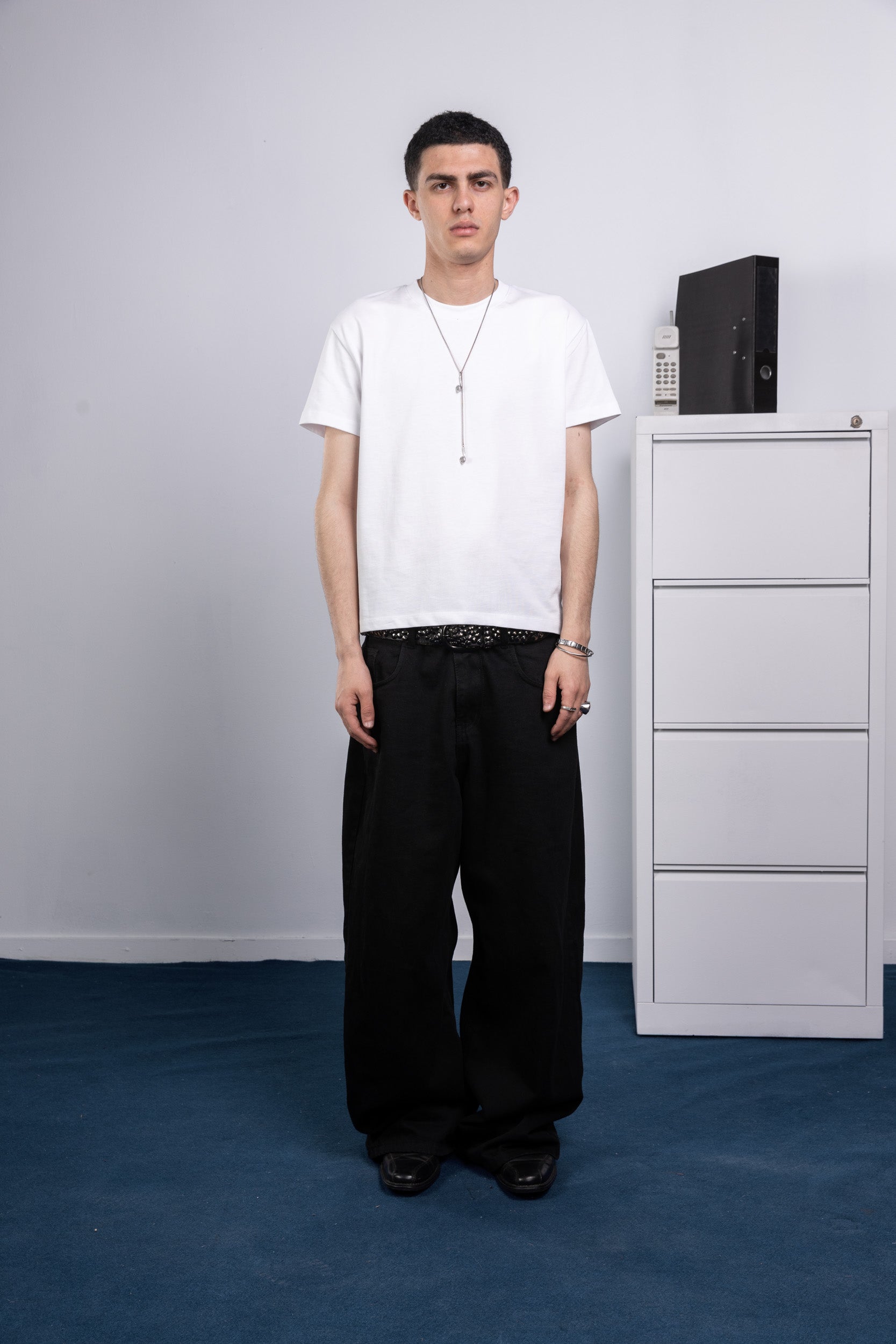 front [color : white ]