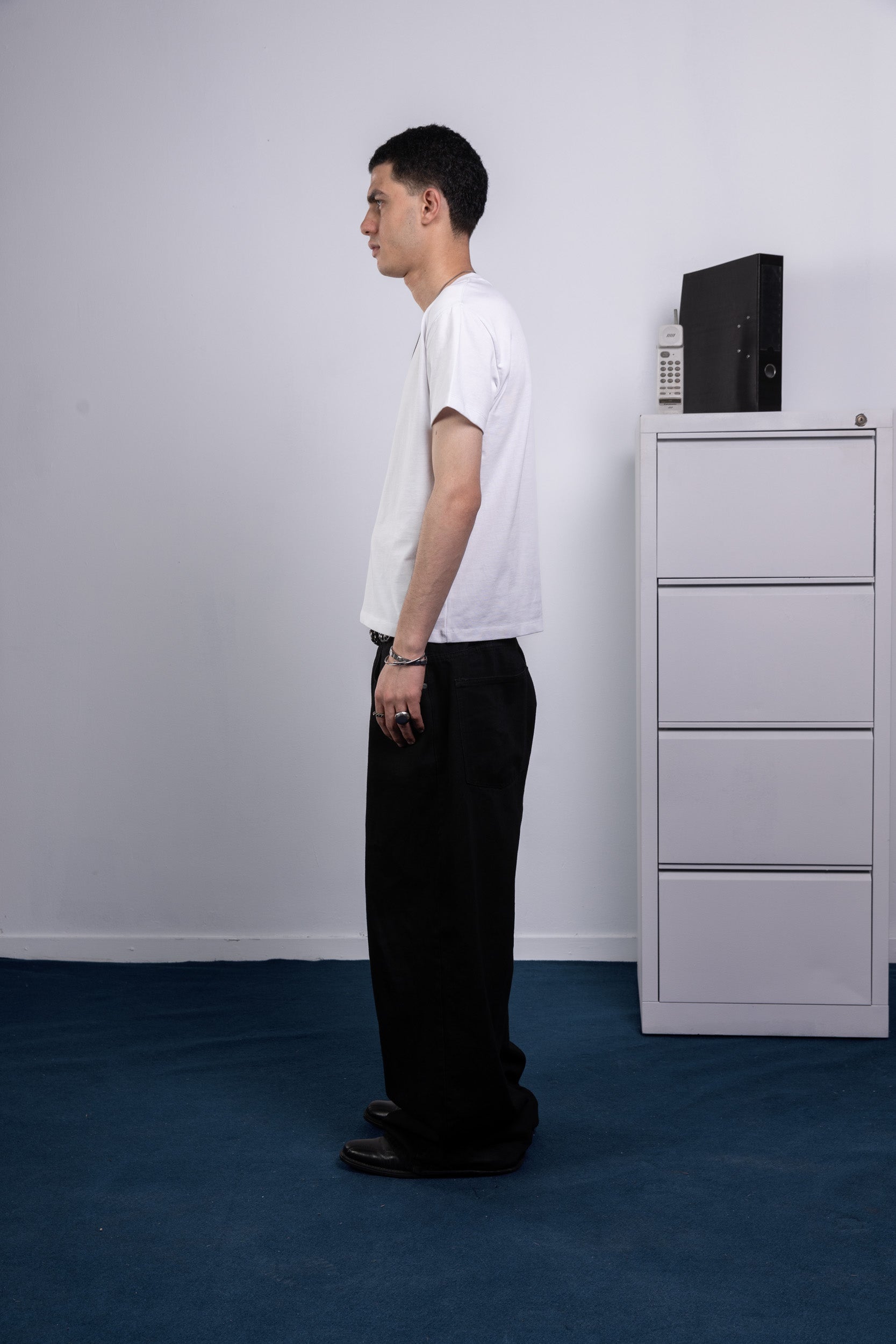 front [color : white ]
