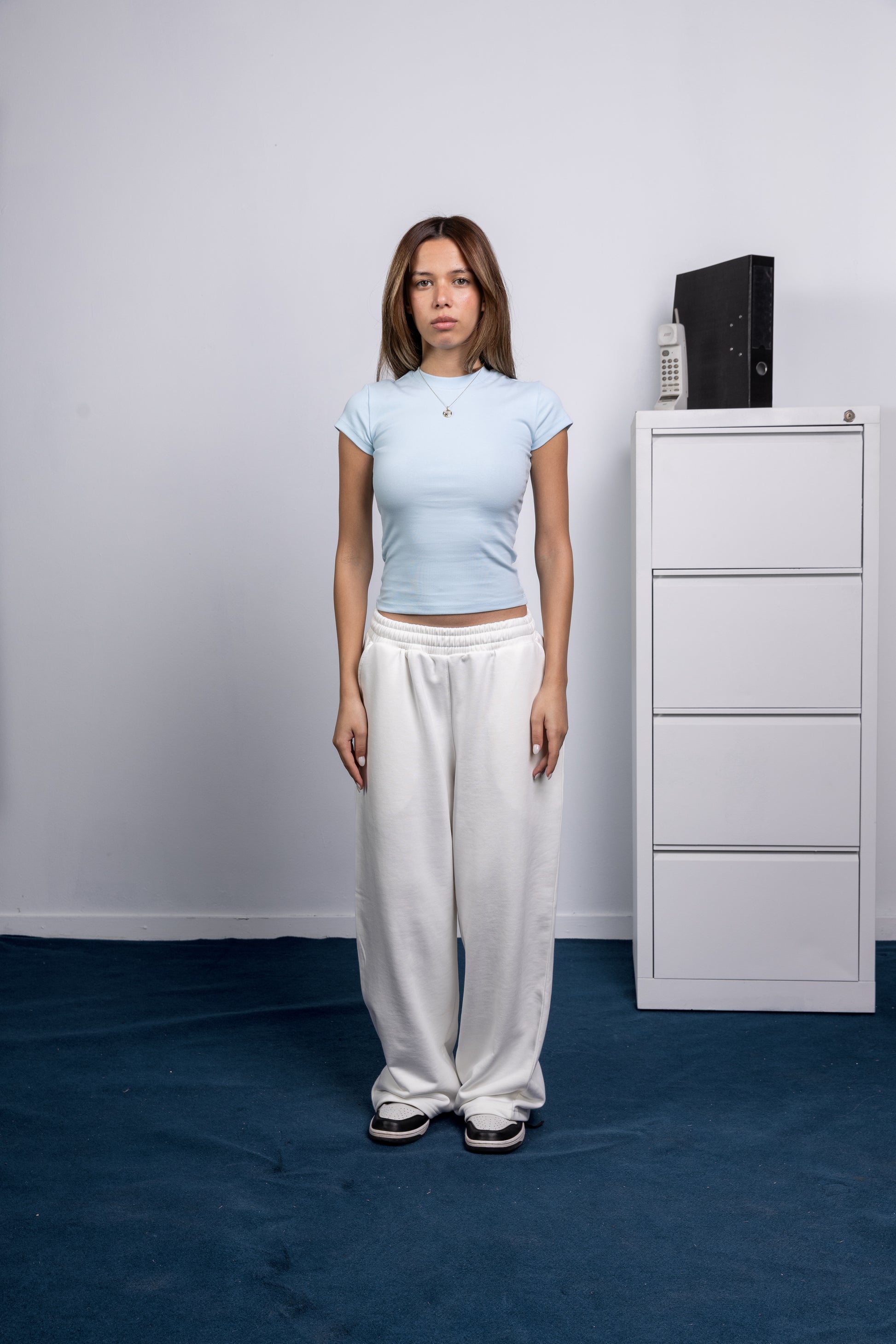 front [Color: white]
