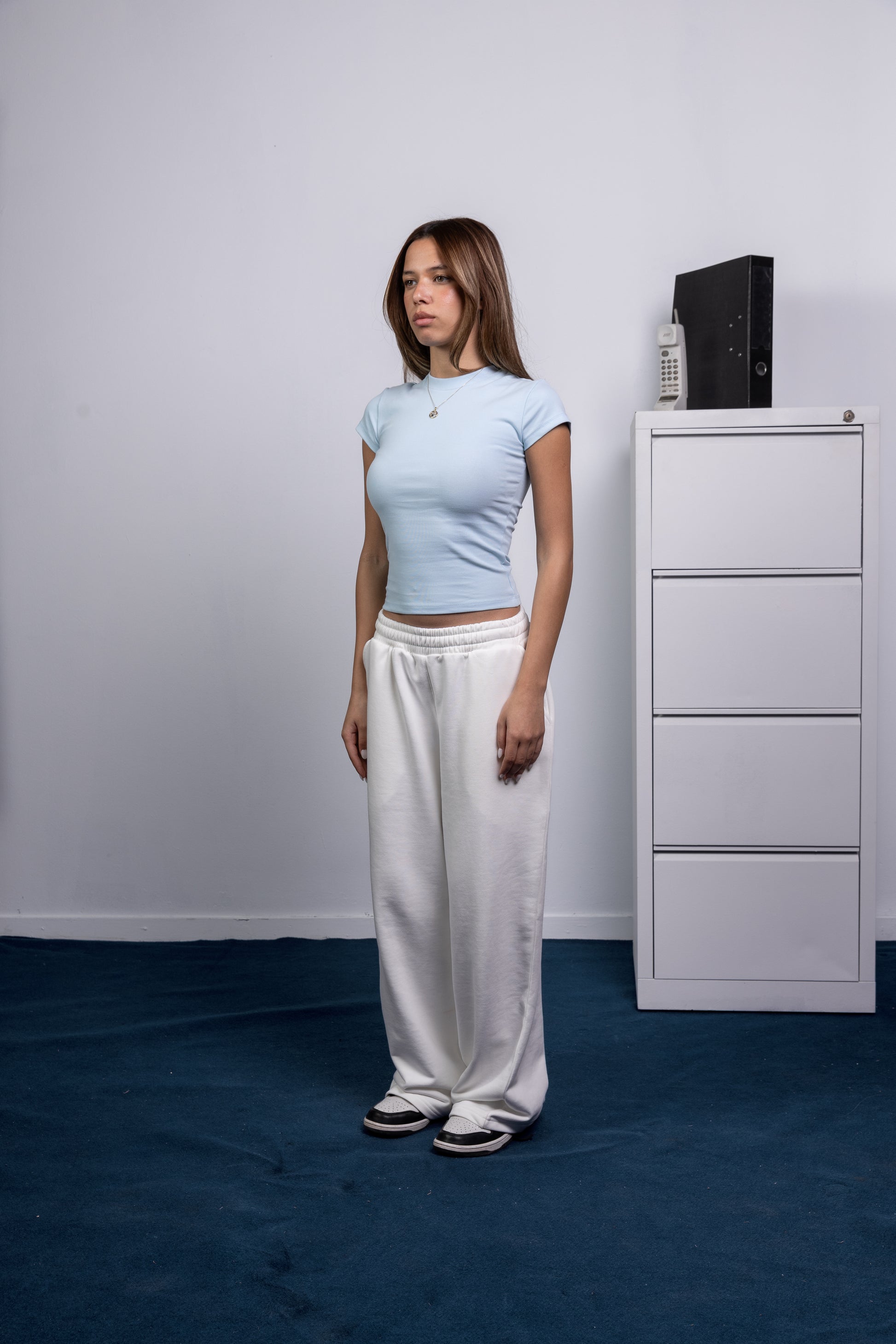 front [Color: white]