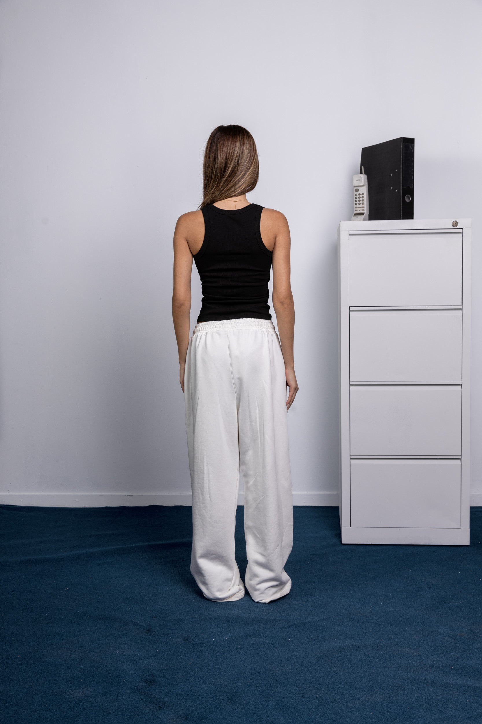 back [color : black ]