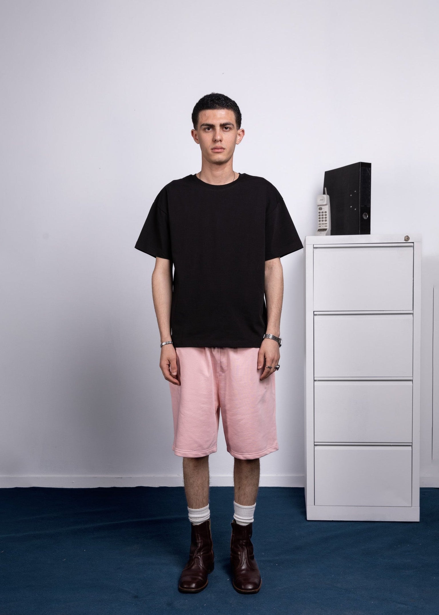 front [color : black ]